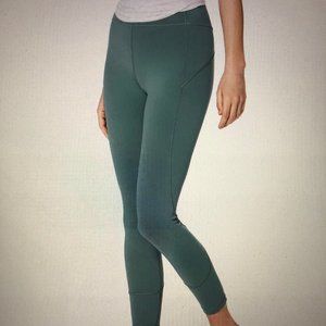 Lululemon In Movement 7/8 Tight in rare Everlux 25"